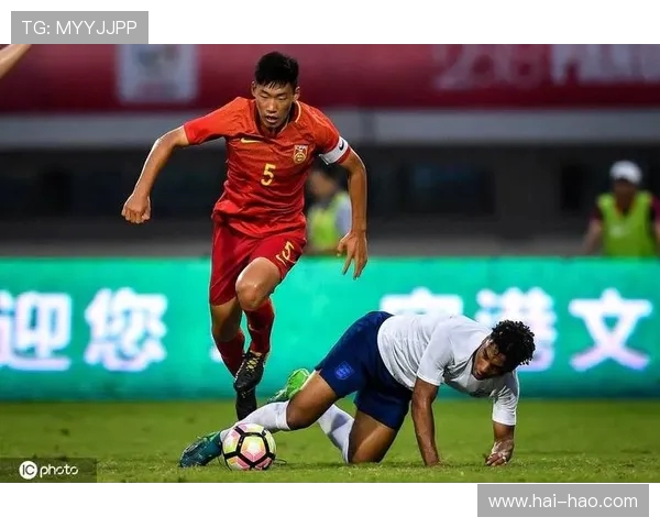 上海足球队盯防革新探索新战术提升防守效率与团队协作能力 上海足球队盯防革新探索新战术提升防守效率与团队协作能力