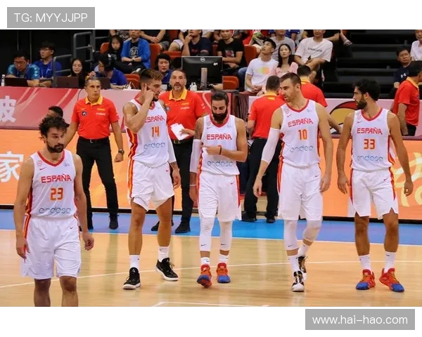 杭州篮球队在世界杯积分榜上以96分稳居第一名展现强劲实力 杭州篮球队在世界杯积分榜上以96分稳居第一名展现强劲实力